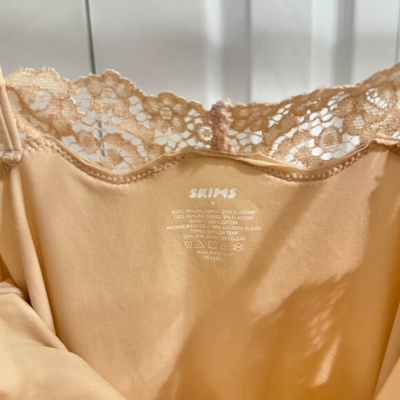 SKIMS Medium Nude Fits Everybody Onesie - Picture 5 of 5